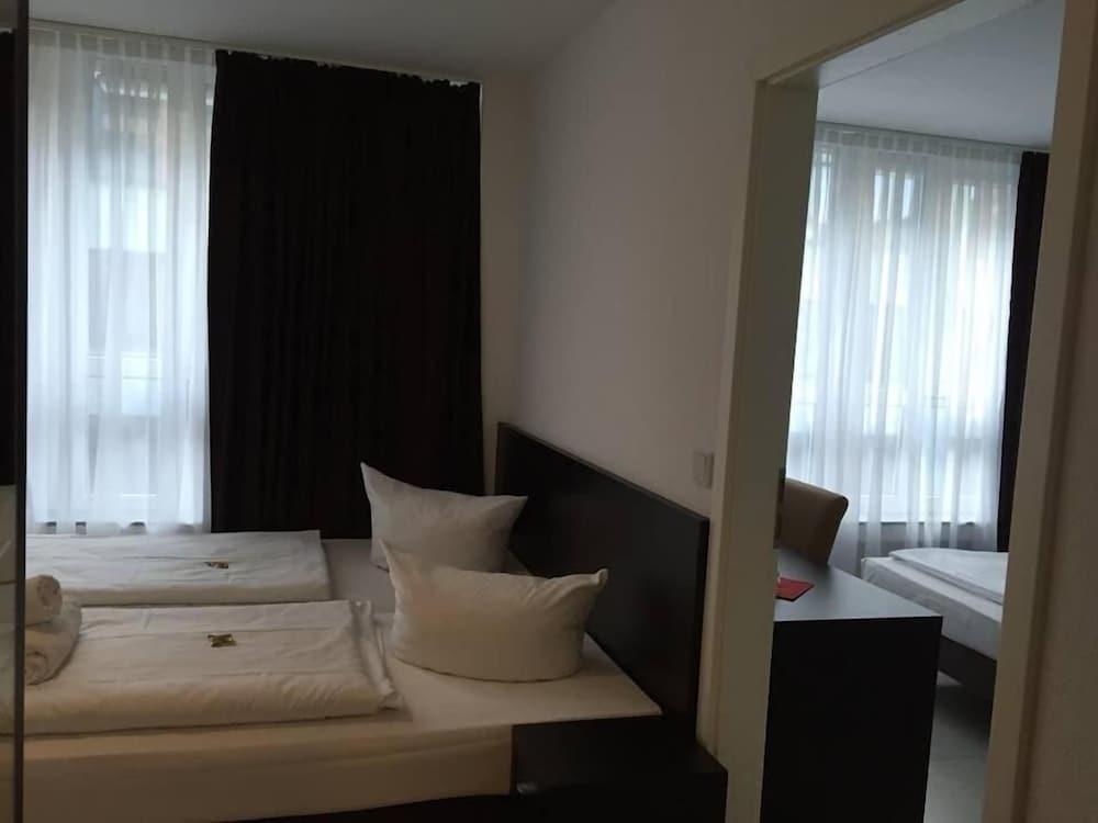 Mosel Hotel Frankfurt am Main Exteriör bild